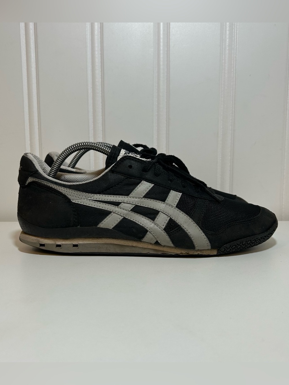 Onitsuka Tiger by Asics ultimate 81 Black Sneakers with Gray Stripes